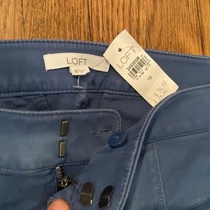 Unworn Loft Women size 10 Blue capri pants from zip, clasp top